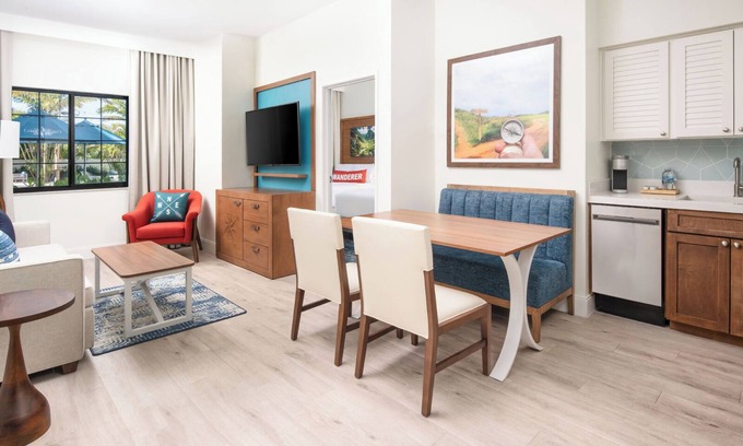 Park Shore Hotel | Naples Getaway! Suite w/Pool View and Fully Equipped Kitchen