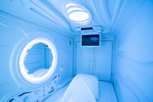 Sector 62 Hotel | NapTapGo - Japanese Premium POD Hotel - Walk to Noida Electronic City Metro! Wifi, Lounge