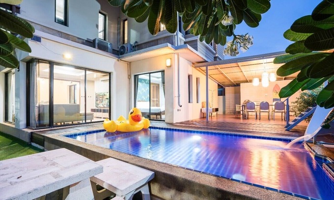 Central Pattaya Villa | Natcha Pool Villa by Warin