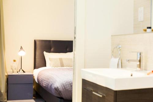 Tower Hill Apartment | Native Tower Bridge