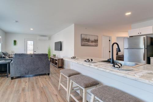 Auburn Apartment | Nature Immersion Tranquil 2-BR Gem Auburn, ME, 2BD, 1BA with Free Parking & WiFi