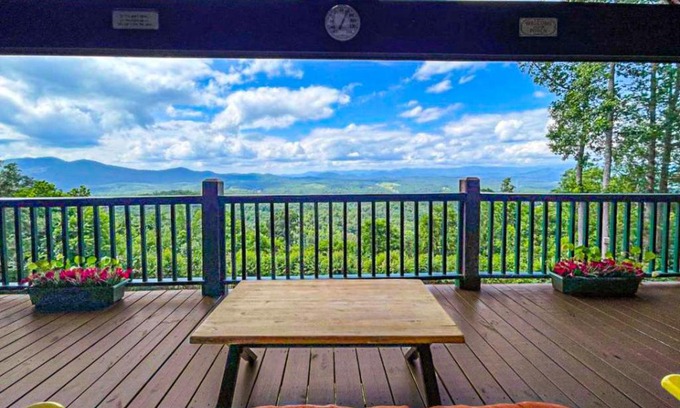 Murphy House | Nature's Embrace Cabin