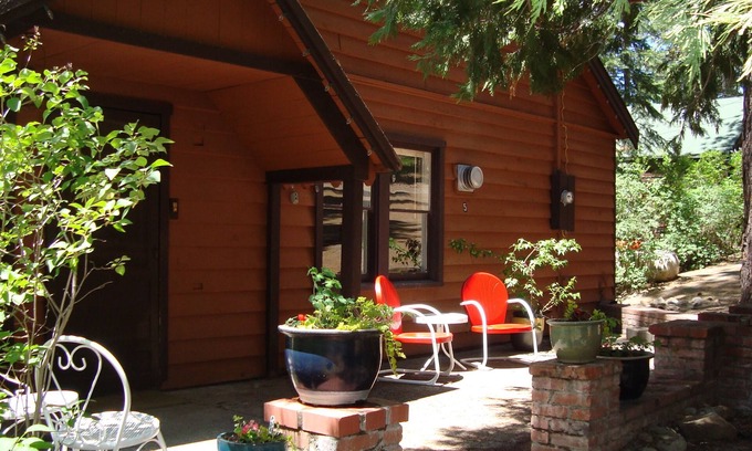 Blairsden-Graeagle Cabin | Nature Sabbatical ~ Peaceful Cabin on 40 Acres along Feather River