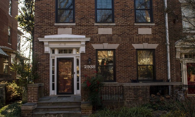 Forest Hills Apartment | nBig and Comfy in Forest HillsCleveland Park by the Metro & Zoo! King Size Bed!