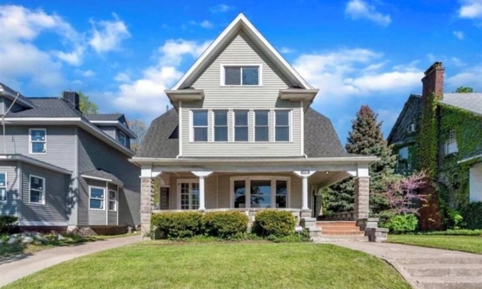 Northshore Triangle House | ND Home—spacious 5+ bdrms less than a mile from ND