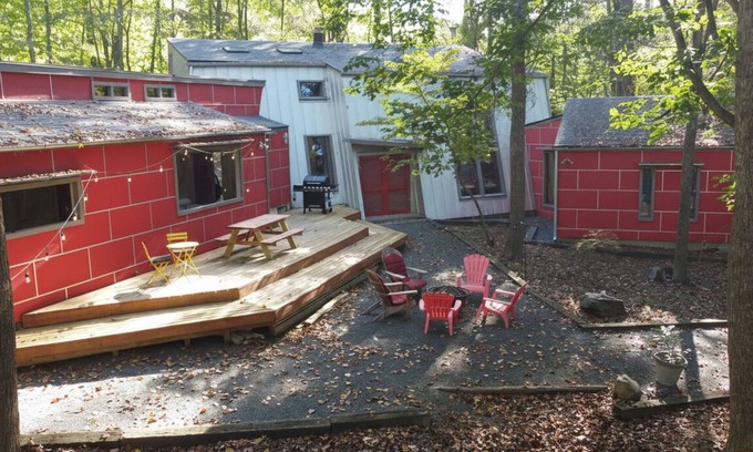 Durham House | nDuke Forest Escape 3BR, 6 Beds, Huge Back Patio!