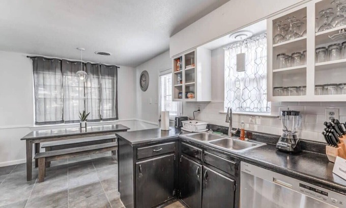 Hickory Hill House | Near Dining, Shopping, Parks! Tranquil Fox Trails