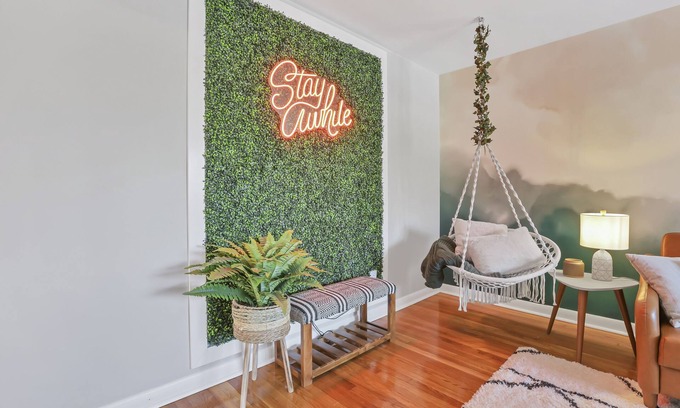 Sharon Heights House | Near Downtown Home, Dogs allowed, Easy Private Parking, Big Yard, Patio,