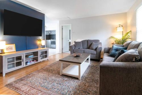 Apex House | Near Historic Downtown Apex, Sleeps 8, King Bed