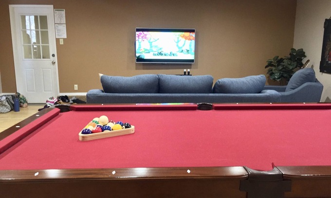 Tahoe Island House | Near Tahoe keys. Marina, Pool Table, Streaming TV, & Free Wifi