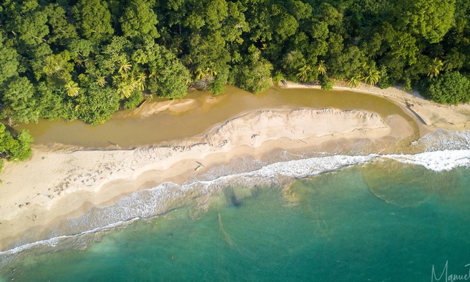 Punta Uva House | NEAR THE BEACH Casa Coral with AC & FiberOp!