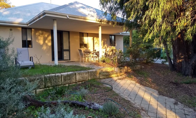 Dawesville House | Near the beach, estuary, walks and golf course. Pet friendly