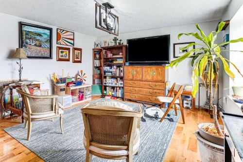 Germantown House | Near Trails, Parks and Orchards Germantown Retreat