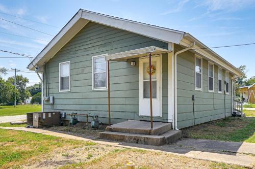 Winfield Apartment | Near Walnut Valley Festival Convenient Apartment!