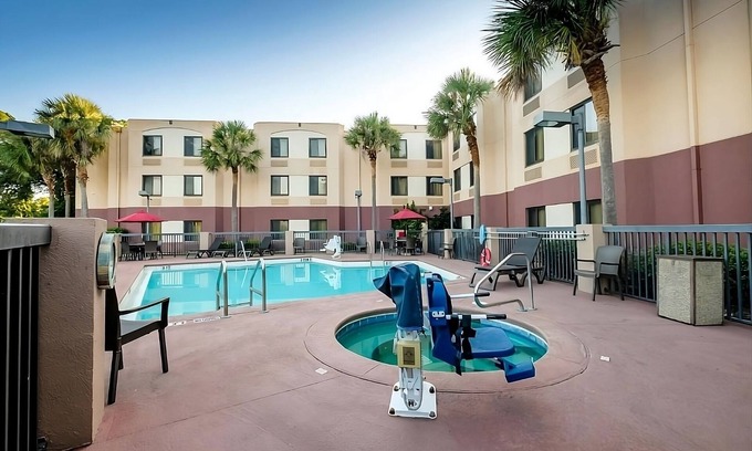 Palm Coast Hotel | Near Washington Oaks Gardens - 3 Deluxe Units w/Free Parking and Pool Access!