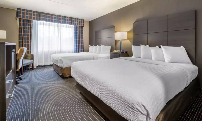 New Cumberland House | Neat room with bath close to the State Capital