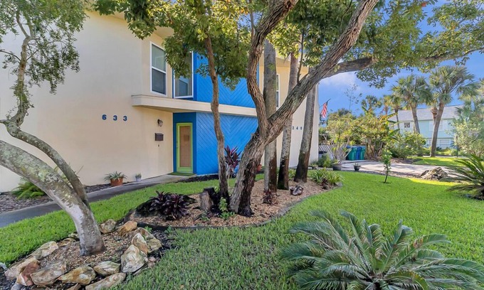 Neptune Beach House | Neptune's Nest - Beachside living just steps to the ocean and great dining