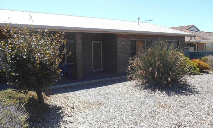 Ardrossan House | Nevah Barc - Ardrossan