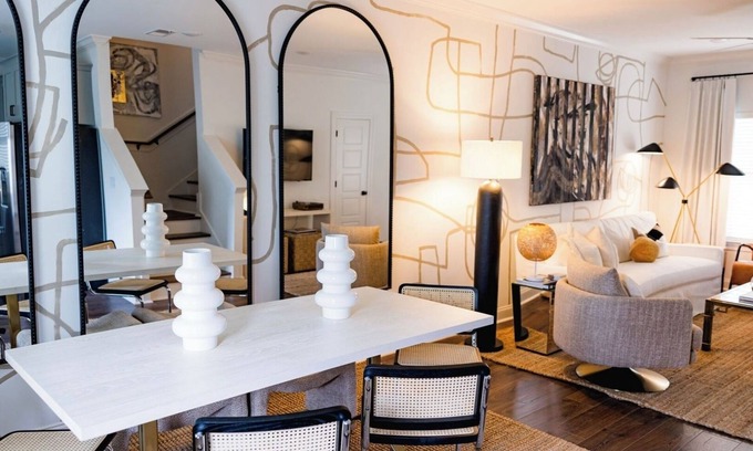 Oxford Condo | New! 1 mi to Um; 5 mins to sq; 3 en-suite king BRs; luxe