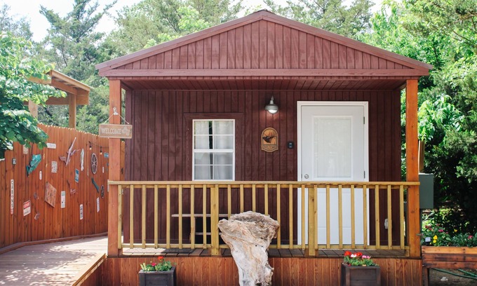Neal Cabin | NEW! #1 ~ Modern Hunting One Room Cabin ~ Wheelchair Accessible