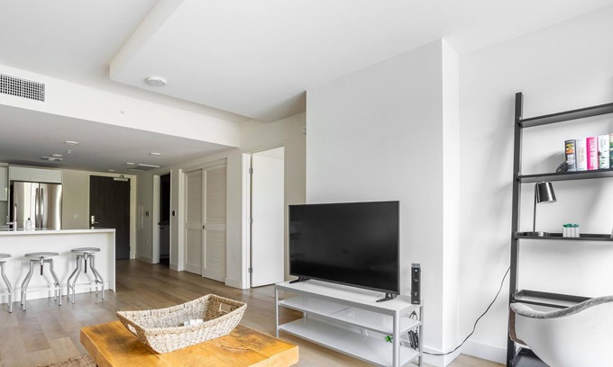 Westlake Apartment | New 1BR in Koreatown with Rooftop Amenities