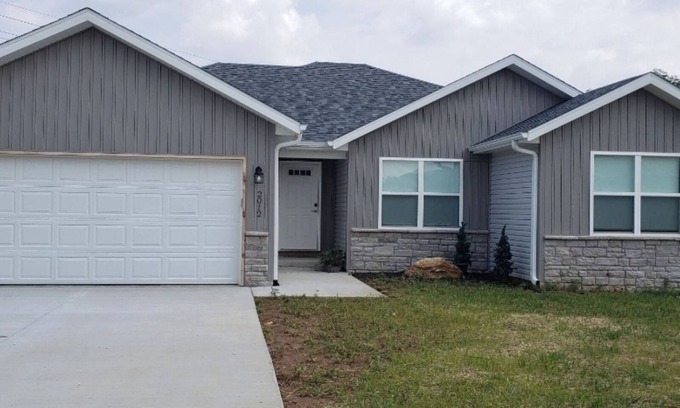 Ozark House | New 2021 home 3 BR, PEACEFUL GETAWAY Ozark