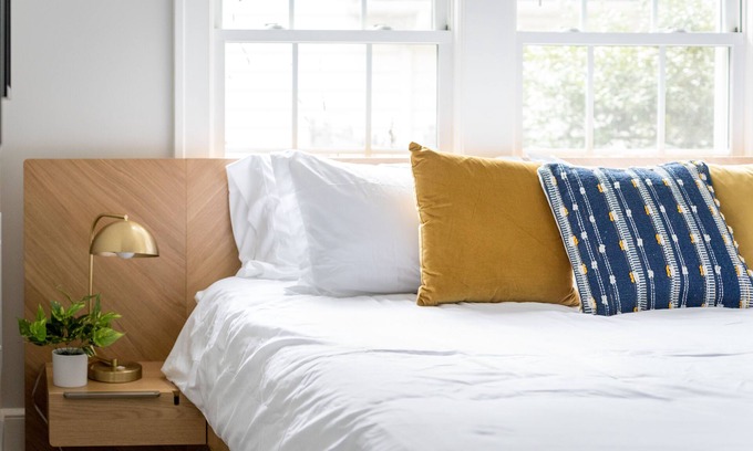 High Point Cottage | ★NEW! 3 mins to HPU w/cornhole,throwing axes,billiards,firepit★