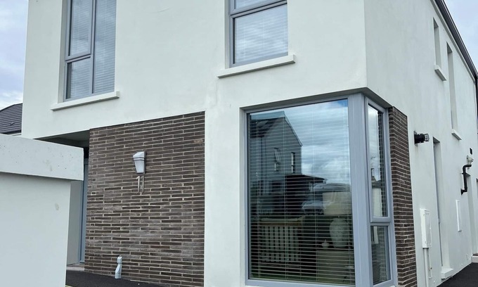 Portstewart House | New 4-bed house in Portstewart, 11 min Royal Portrush, available for Open 2025