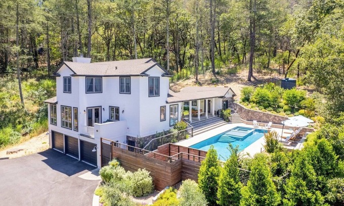 Calistoga House | New! 4bd Pool & Spa property Walkable to Downtown