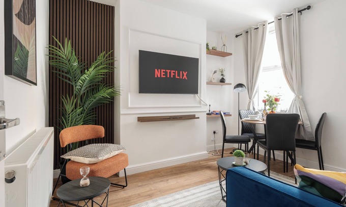 Liverpool House | New 4bedroom home| Near LFC & EFC | Discounted Breakfast Available