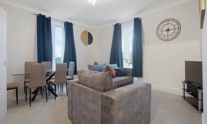 North Shields House | New! 4BR in Spencer Street