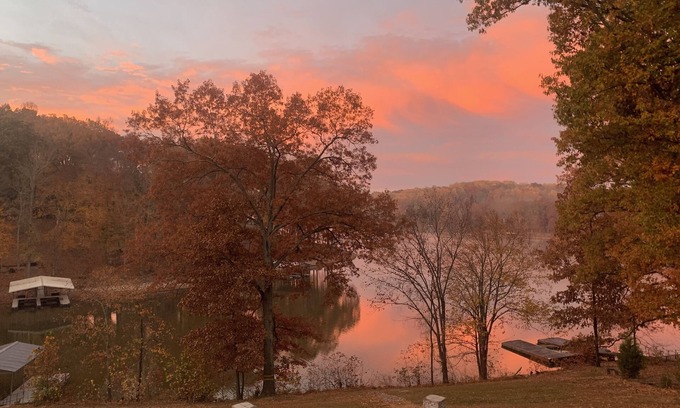 Cadiz House | New 6 bedrooms! Lake Barkley Lake House