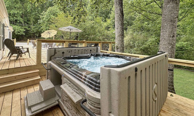 Trenton House | New 6BR -10 acres |Game room & Bunk room| Hot Tub