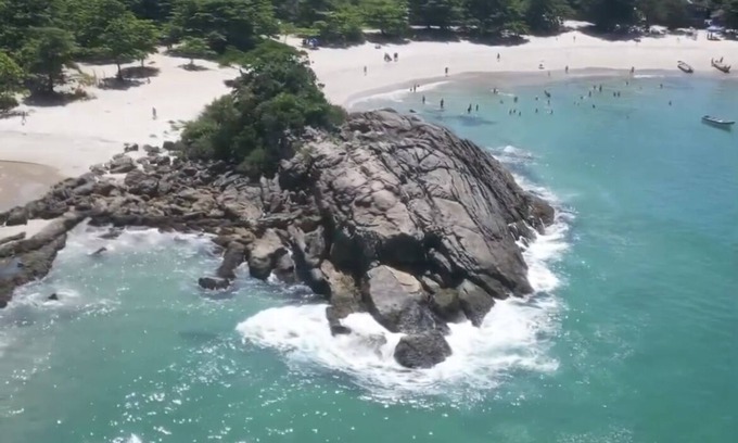 Trindade House | New and complete. 30 meters from the beach. Swimming pool. Garage