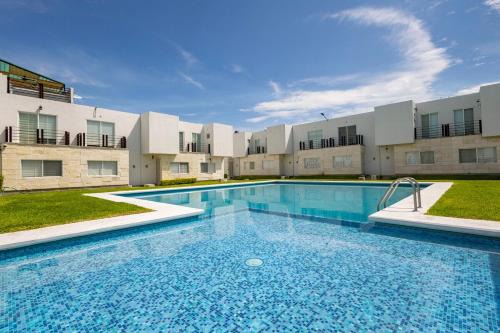 Yautepec Apartment | NEW Bamboo La Vista Pool & Fun