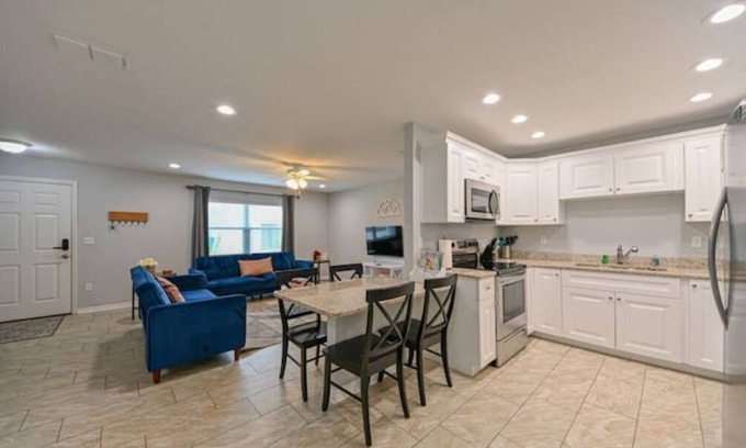 Zephyrhills South Apartment | New Blue Nest