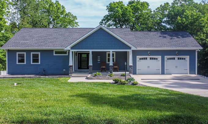 Almo House | New! Blue Oasis- Lakefront Getaway only 20 minutes from Murray State University.
