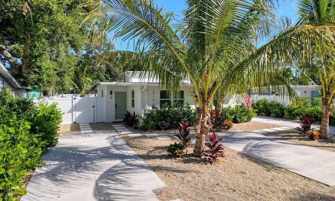 Bradenton House | NEW! Bradenton Home with Pool | Perfect for Families and Pets