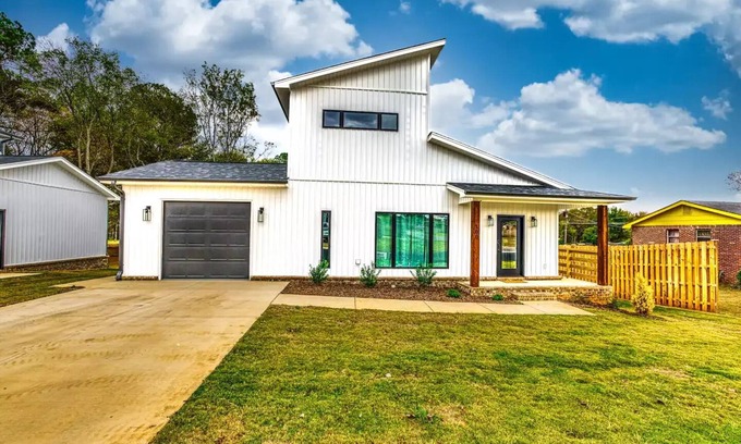 Muscle Shoals House | New Build and Modern Retreat near RTJ Golf Course with Game room and bunkbedsn