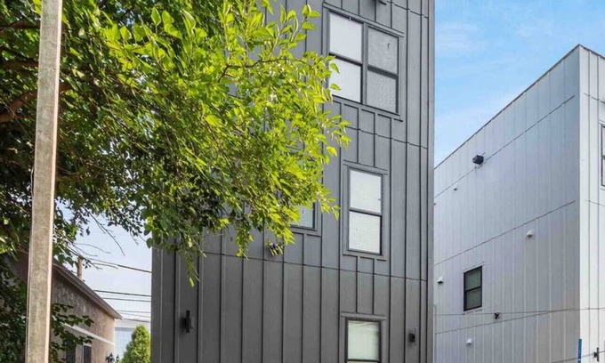 Downtown Columbus House | New Build, Downtown Views, next to NCH