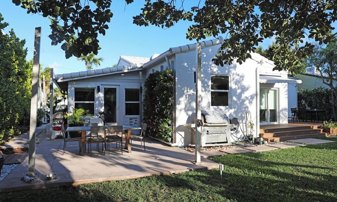 Surfside House | New! Charming 3-bed modern beach house with beautiful garden