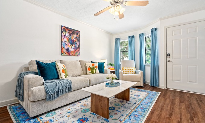 Auburn Apartment | NEW Cheerful Auburn Getaway!