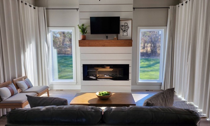 Mulvane House | New, clean home close to Kansas Star Casino