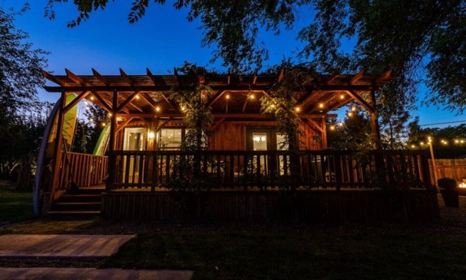 Veterans Park House | *NEW* Clean, Modern Paradise! *Walk to River/Lake*