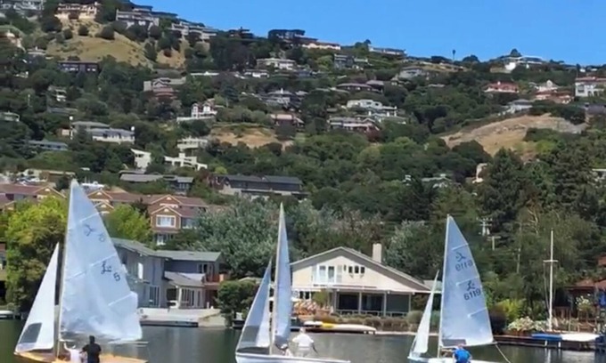Belvedere Tiburon House | New, completely rebuilt two level Belvedere Lagoon waterfront monthly rental.