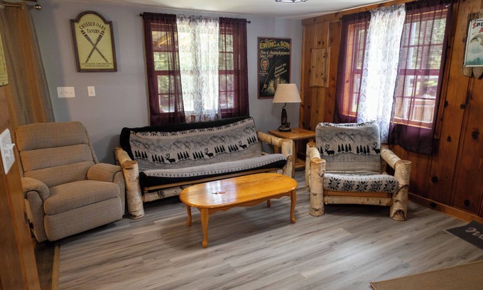 Benton Apartment | New Cottage 5 at the King Creek Lodge and Marina