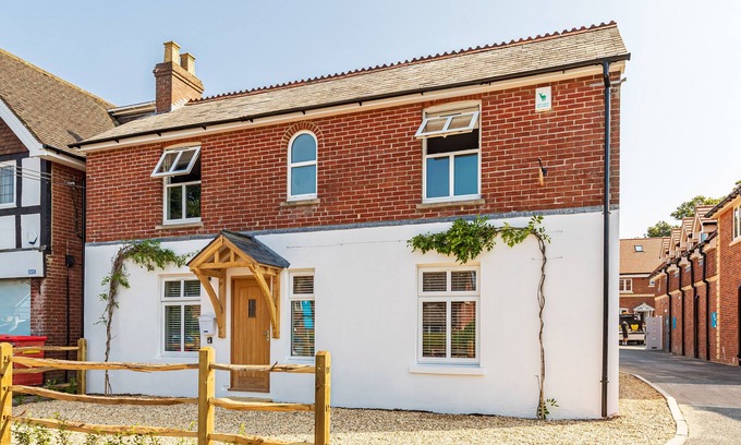 New Forest District Cottage | New Cottage Sleeps 9 central location