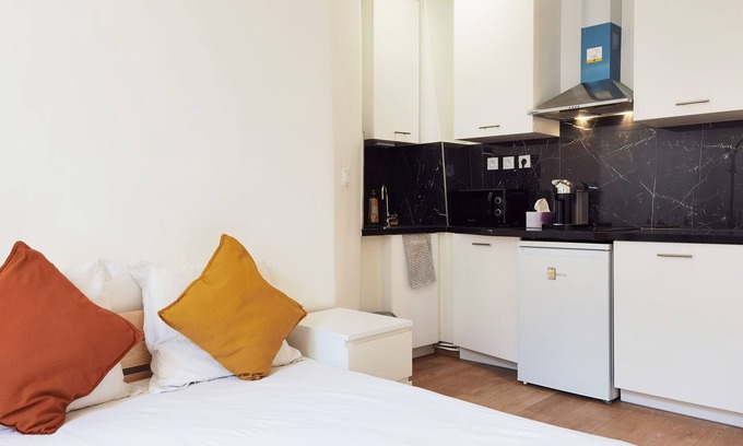 Chaussee-d'Antin Apartment | New decored Apt/elevator/50 m to Lafayette/1mn to metro