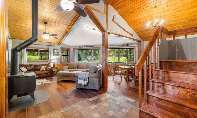 McCall House | New! Dew Drop Inn - Pet Friendly, 5-min walk to river access