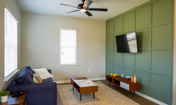 Durham House | NEW! Duke~Mid Century Cottage~King Bed